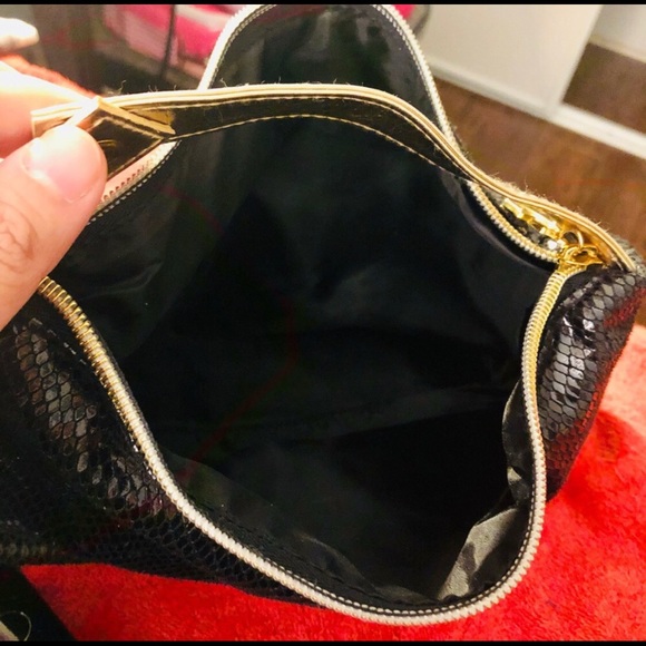 SALE 💜 GUESS small bag - Picture 3 of 6